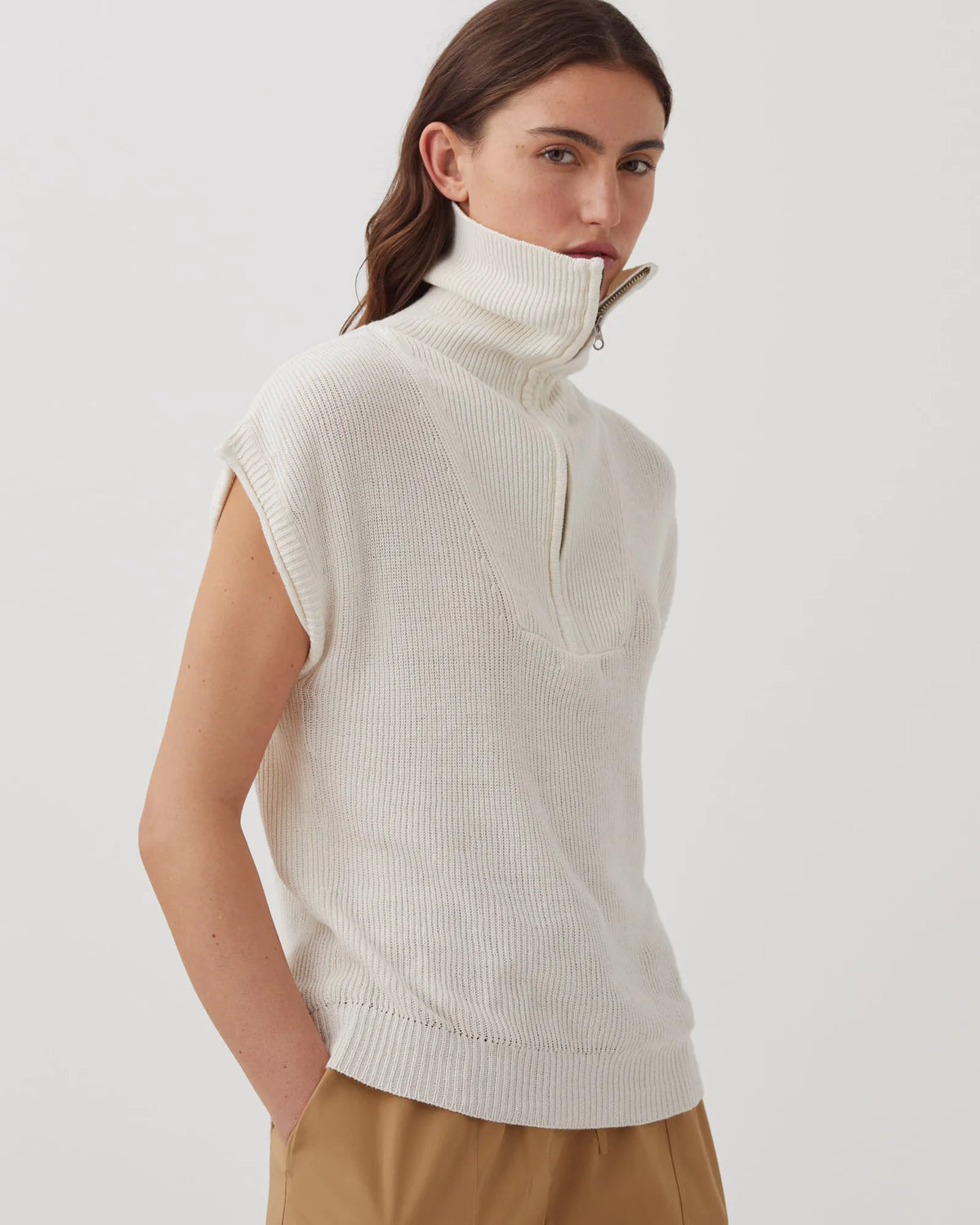 H303 WHITE SWAN