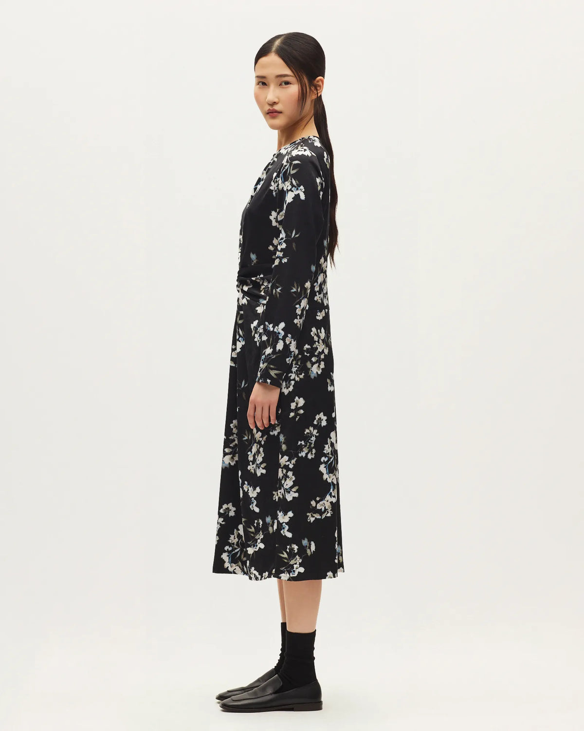 K091 LEAVES BLACK